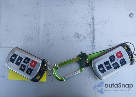 2017 Toyota Sienna Se Premium 8 Passenger z USA, uszkodzony, nr VIN 5TDXZ3DC8HS783989